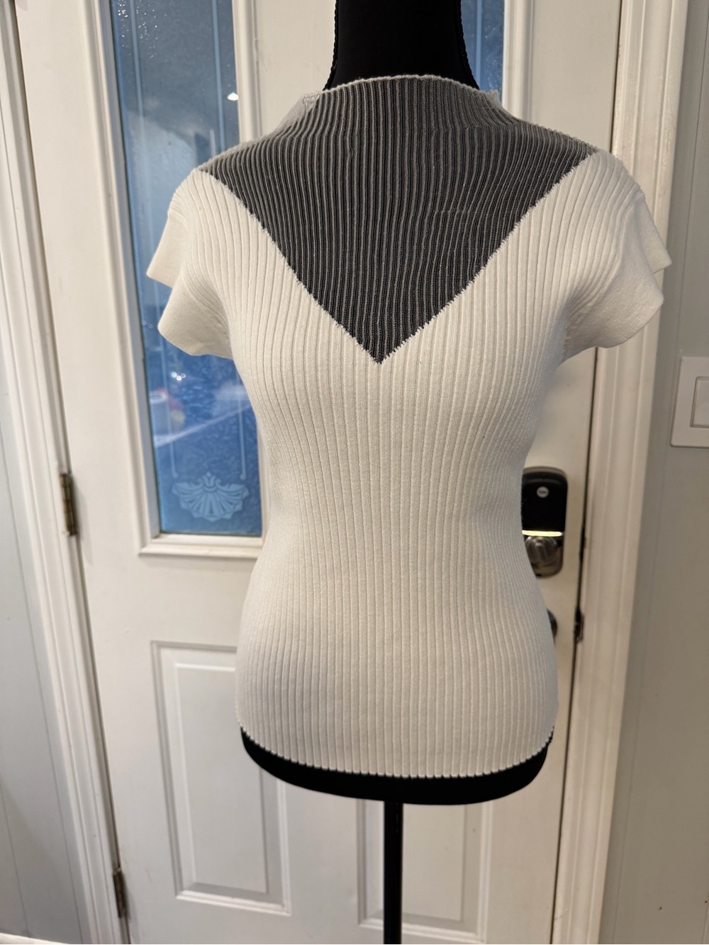 Milano Cream Ribbed Short Sleeve Sweater with Gray V-Yoke